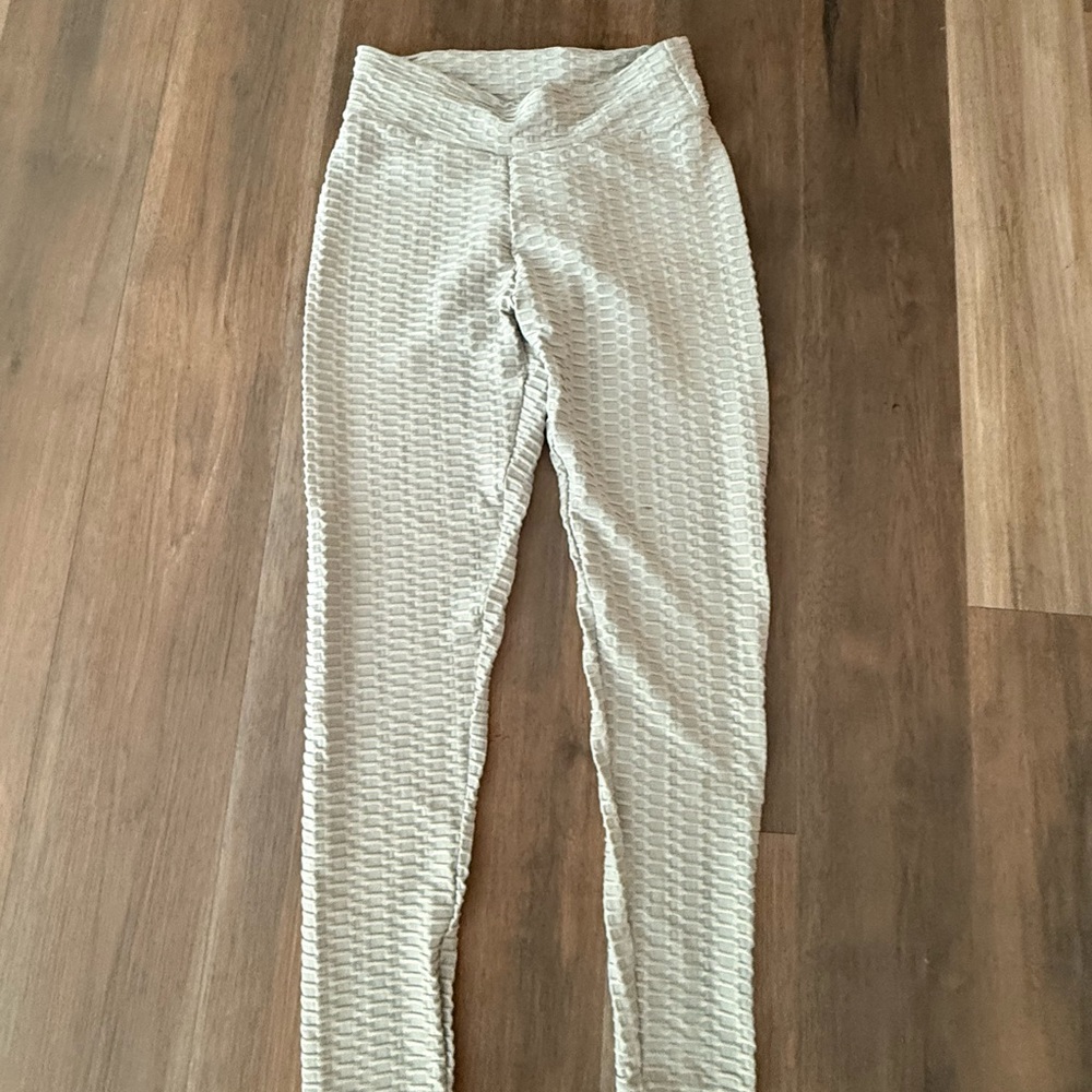 Viral booty scrunch Women's Cream leggings